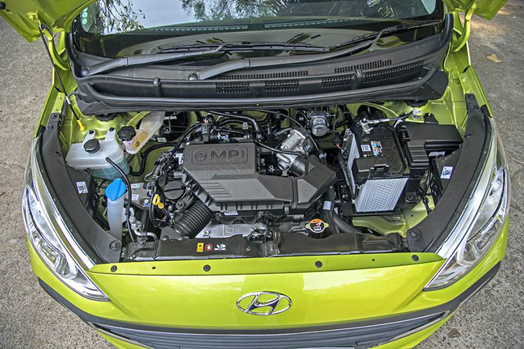 Gần đây, chính phủ Ấn Độ còn yêu cầu ôtô bắt buộc phải có 6 túi khí. Để Santro đáp ứng tiêu chuẩn này, hãng Hyundai phải mất thêm chi phí. Đó là chưa kể đến tiêu chuẩn khí thải BS6.2 chuẩn bị được áp dụng tại Ấn Độ sẽ khiến hãng Hyundai phải nâng cấp khối động cơ 1.1L của Santro. Xét về mặt tài chính thì việc giữ lại Santro là không hợp lý với Hyundai.