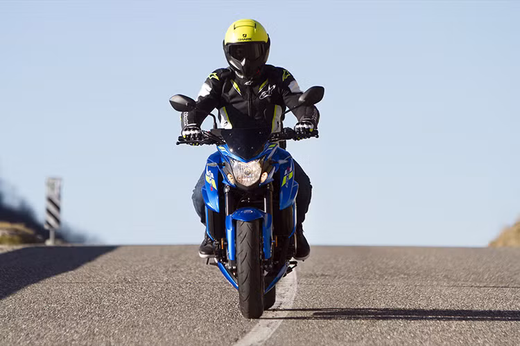 Giá xe Suzuki GSX-S750 Yugen Carbon Edition tăng nhẹ so với phiên bản tiêu chuẩn và được định giá khoảng 3.6 tỷ Bath (tương đương 263 triệu đồng). Giá này hiện chỉ áp dụng cho thị trường Châu Âu, thị trường Châu Á không được Suzuki nhắc đến phiên bản này. Dự kiến bộ phụ kiện cua xe sẽ có mặt tại Châu Á trong tời gian sắp tới.