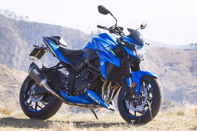Mẫu xe môtô Suzuki GSX-S750 Yugen Carbon Edition phiên bản mới được nhận xét là khác với phiên bản thường ở một số chi tiết được nâng cấp bằng sợi carbon cùng kính chắn gió mới, màu xe mới, nắp sau, đuôi xe,... và hệ thống ống xả - còn lại về ngoại hình, nó vẫn không thay đổi so với GSX-S750 bản thường đang bán ra.