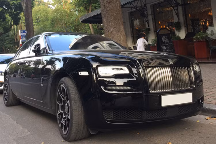 Hiện chưa rõ chi phí "làm đẹp" cho chiếc siêu xe sang Rolls-Royce Ghost thế hệ thứ nhất thuộc sở hữu của nữ MC Ngọc Trinh là bao nhiêu. Tuy nhiên, sau quá trình "thẩm mỹ" này đã mang đến ngoại hình mới mẻ và đẹp hơn trước cho chiếc xe siêu sang này.