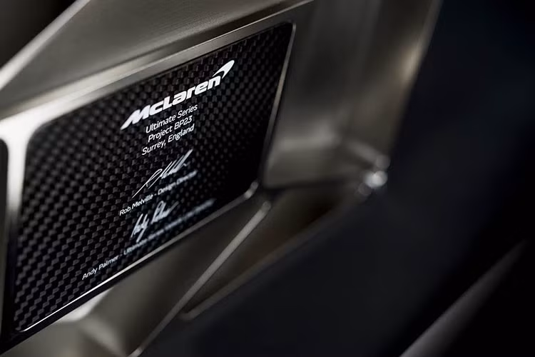 Siêu xe McLaren Speedtail sẽ lên dây chuyền sản xuất từ cuối năm 2019. Mức giá của McLaren Speedtail bắt đầu từ 2,3 triệu USD (khoảng hơn 60 ty đồng). Tuy nhiên, mức giá này sẽ tăng dần theo năm tháng do McLaren chỉ sản xuất 106 chiếc Speedtail, số lượng chỉ bằng 1/5 con số 500 chiếc của Senna.