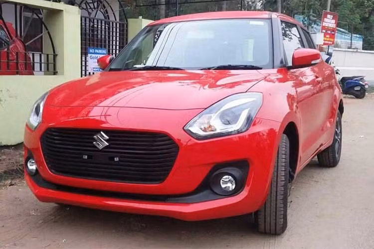 Swift mới tại Ấn Độ tiếp tục sử dụng động cơ 4 xi-lanh 1.2l VVT chạy xăng và 1.3l DDiS diesel như thế hệ cũ, dẫn động cầu trước thông qua hộp số sàn hoặc tự động 5 cấp. Nhiều khả năng khi lắp ráp tại Việt Nam, Suzuki Swift cũng sẽ có kiểu dáng và thông số kĩ thuật tương tự.