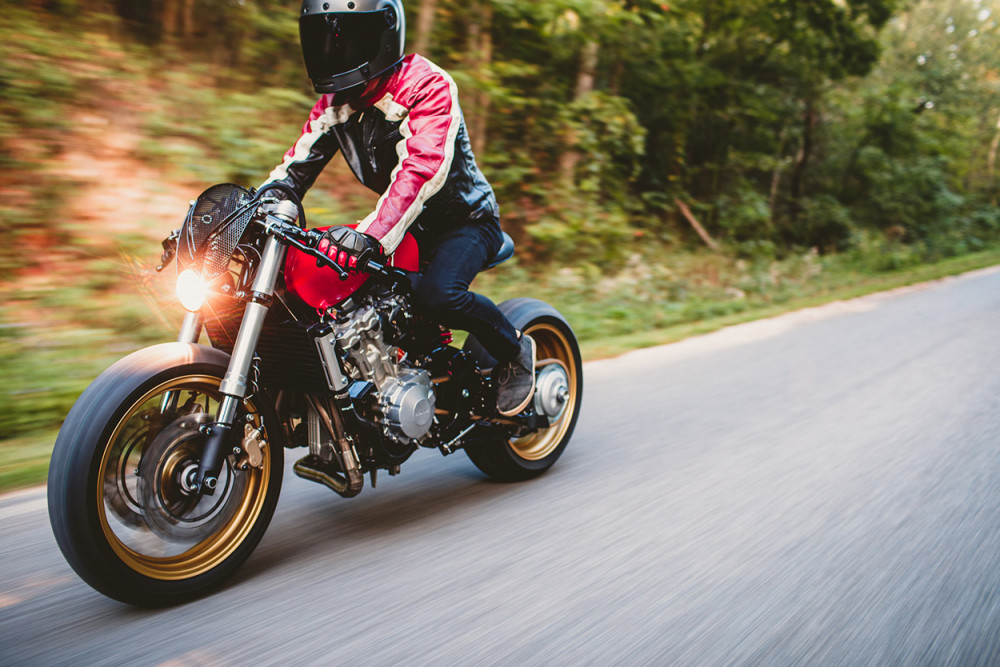 Kết thúc bản độ với nguyên mẫu từ một chiếc xe môtô Honda CB600F, lấy cảm hứng từ chính chiếc Ferrari NART Le Mans đời 1965 khiến các dân sành xe độ không khỏi cầm lòng trước vẻ đẹp cực ngầu của nó.