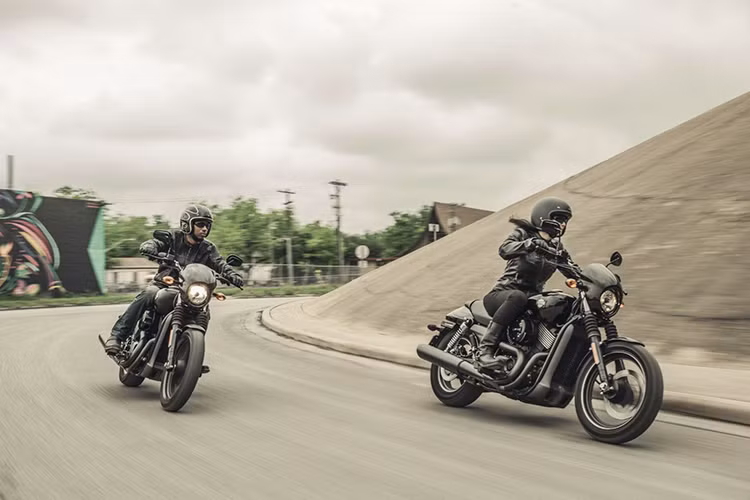 Việc quyết định trình làng mẫu môtô mang tên Street Rod 750 2017 hoàn toàn mới tại thị trường quê nhà Mỹ của Harley-Davidson được ví như phiên bản làm mới của mẫu xe Street 750 trước đây, tuy nhiên mẫu xe này lại được thiết kế như lai giữa dòng flat tracker và dragster.