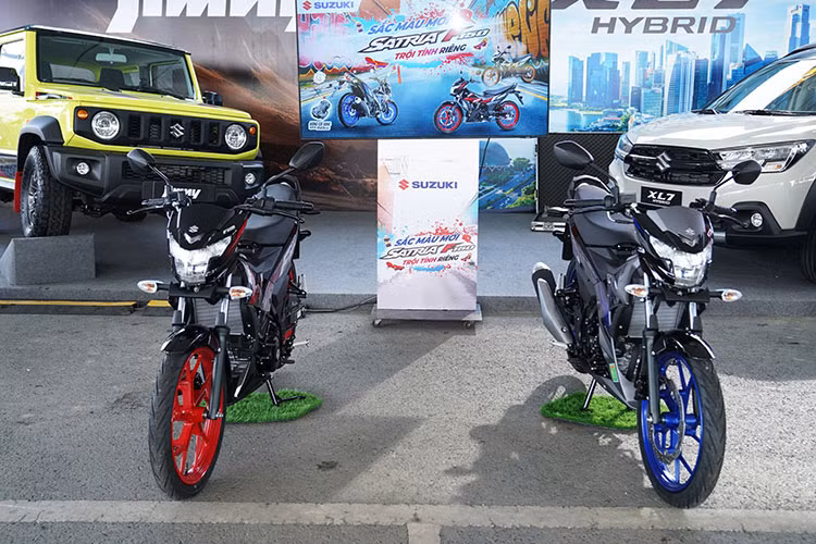 Mức giá xe Suzuki Satria F150 2025 niêm yết chính hãng tại Việt Nam là 53,49 triệu đồng - tương đương bản đang bán ra thị trường hiện nay. Theo nhà sản xuất, phiên bản 2025 sẽ chính thức lên kệ vào tháng 4/2025. 