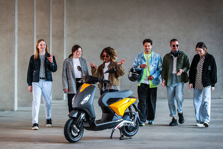 Nếu được nhập về thị trường Việt Nam, Piaggio One với mức giá cao như vậy khó có thể cạnh tranh với loạt xe điện của VinFast, Pega, hay Yadea... ở thị trường trong nước.