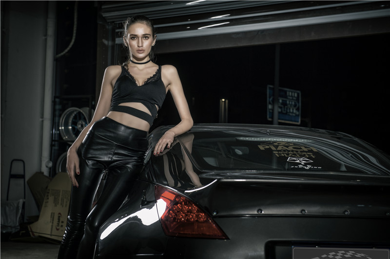 Khả năng vận hành cùng cảm giác lái của mẫu xe này được nhiều chuyên gia quốc tế đánh giá khá cao. Siêu xe Nissan 350Z giá rẻ ôm cua tốt, hệ thống lái cân bằng nhạy và cho cảm giác lái chính xác.