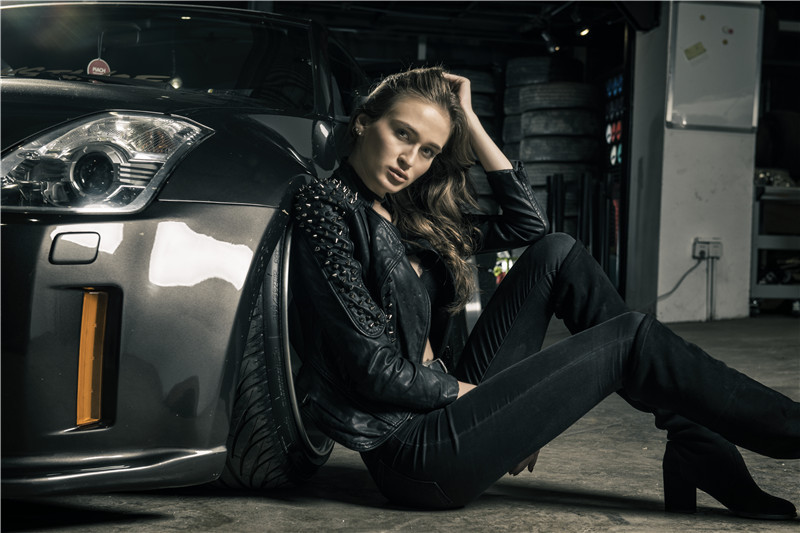 Tuy nhiên, với một chiếc xe thể thao chuyên dành cho các tay chơi drift như mẫu xế độ Nissan 350Z này thì chắc chắn nó cũng "không phải dạng vừa".