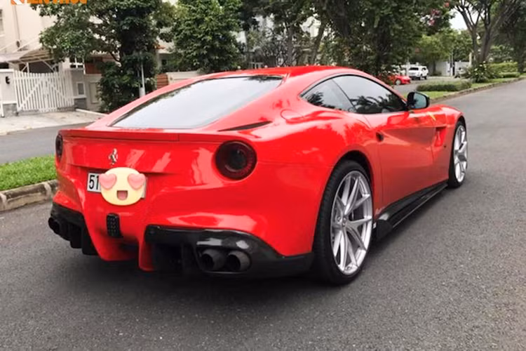 Siêu xe Ferrari F12 Berlinetta của Cường Đô la từng sở hữu có thể tăng tốc 0-100 km/h trong vòng 3,1 giây, 0-200 km/h trong vòng 8,5 giây, trước khi đạt tốc độ tối đa 340 km/h.