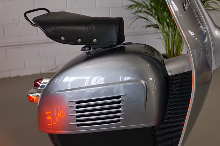 Xe máy Bel &amp; Bel Z- One chạy điện có khả năng cân bằng tự đồng bằng hệ thống con quay hồi chuyển và cảm biến gia tốc. Vì thế lái xe cũng không cần phải cố giữ thăng bằng.