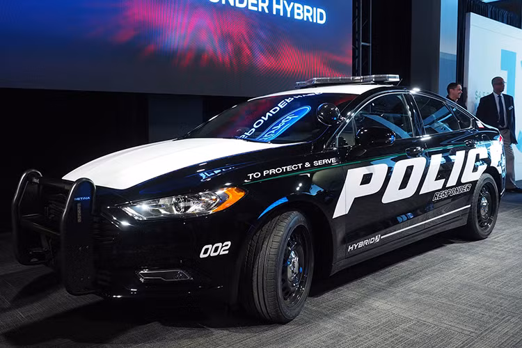 Hãng xe ôtô Mỹ cho biết chiếc xe có khả năng chạy quãng đường 21 dặm (tương đương 34km) nếu ở chế độ hoạt động hoàn toàn bằng điện và đạt tốc độ tối đa 85 km/giờ. Khi pin đã cạn kiệt, động cơ đốt trong của nó sẽ cho phép chiếc xe chạy ít nhất 500 dặm (tương đương 805km) nữa.