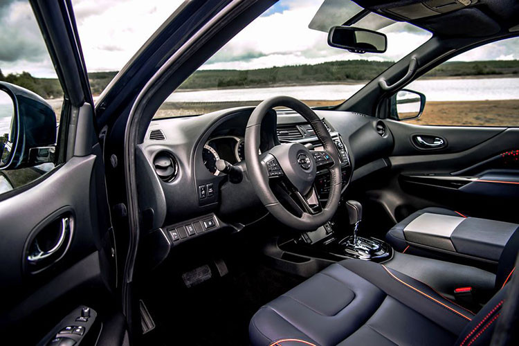 Điểm nhấn đặc biệt của mẫu xe ý tưởng Navara này đó là sự xuất hiện của hệ thống căn rơ-mooc thông minh Intelligent Towing Hitch Alignment (ITHA). Với hệ thống này, chiếc xe sẽ có thể tự đánh lái, tăng tốc và phanh để kết nối với rơ-mooc, tương tự những công nghệ hỗ trợ lùi tự động hiện đã được trang bị trên nhiều mẫu xe.