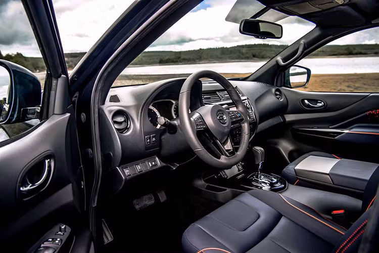 Điểm nhấn đặc biệt của mẫu xe ý tưởng Navara này đó là sự xuất hiện của hệ thống căn rơ-mooc thông minh Intelligent Towing Hitch Alignment (ITHA). Với hệ thống này, chiếc xe sẽ có thể tự đánh lái, tăng tốc và phanh để kết nối với rơ-mooc, tương tự những công nghệ hỗ trợ lùi tự động hiện đã được trang bị trên nhiều mẫu xe.