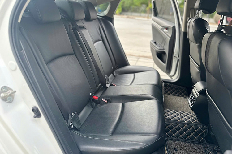 Honda Civic G 2020 được trang bị động cơ tăng áp 1.5L VTEC cho công suất 176 mã lực và mô-men xoắn 240 Nm. Xe sử dụng hộp số tự động vô cấp CVT và hệ dẫn động cầu trước.