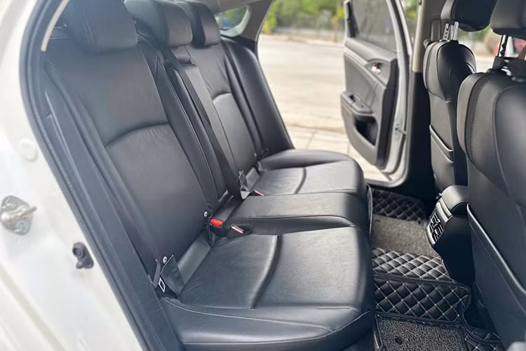 Honda Civic G 2020 được trang bị động cơ tăng áp 1.5L VTEC cho công suất 176 mã lực và mô-men xoắn 240 Nm. Xe sử dụng hộp số tự động vô cấp CVT và hệ dẫn động cầu trước.