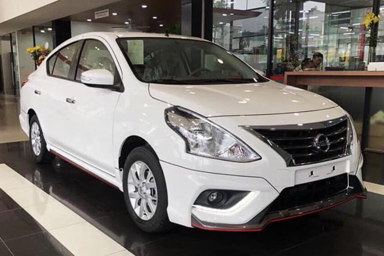 Được kỳ vọng và cũng gây thất vọng chính là Nissan Sunny. Nằm ở phân khúc dễ chịu nhất thị trường ô tô Việt Nam là sedan hạng B nhưng từ nhiều năm nay, Sunny luôn chìm nghỉm trên thị trường. Từ đầu năm 2018 đến này, mặc dù đã tung nhiều chiêu quảng cáo, giảm giá... nhưng mẫu xe này cũng chỉ đạt doanh số 86 xe trong tháng vừa qua.
