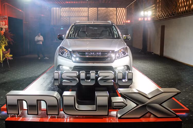 Isuzu Mu-X: Dù đã được thay đổi mạnh về động cơ, giá bán thấp hơn nhiều so với các đối thủ trong phân khúc như Toyota Fotuner hay Nissan Xtrail..., nhưng Isuzu mu-X luôn có doanh số thấp nhất phân khúc hiện nay. Mẫu xe này chỉ đạt 61 xe bán ra trong tháng 11/2018. 