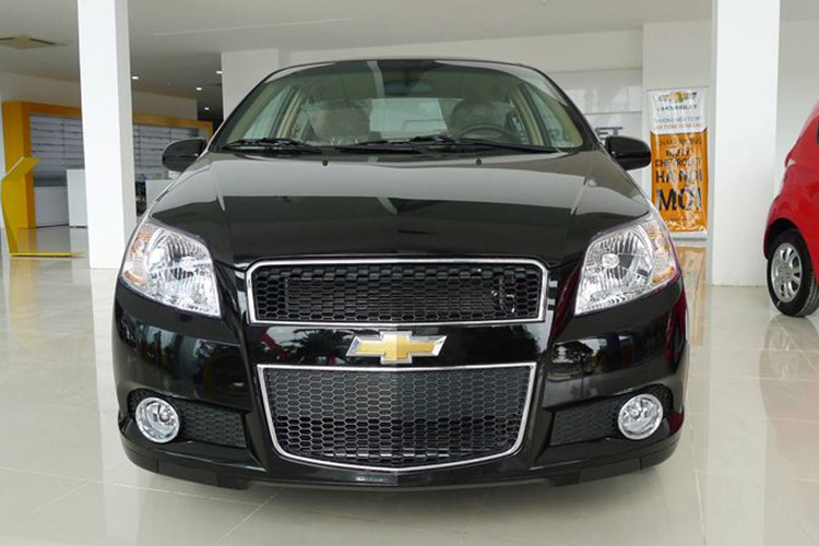 Chevrolet Aveo: Mặc dù là sedan hạng B sở hữu mức giá bán của những mẫu xe hạng A thuộc hàng rẻ nhất, tuy nhiên Aveo chưa bao giờ bán chạy. Trong tháng 11/2018, chỉ 59 chiếc Aveo được bàn giao cho khách hàng. Hiện mãu xe này cũng đã dừng sản xuất tại Việt Nam, sau khi thương hiệu xe Mỹ bàn giao lại cho tập đoàn Vinfast.