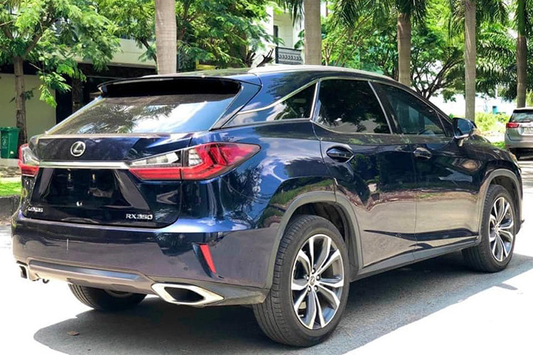 Một điểm cộng lớn về vận hành cho Lexus RX350 khi xe có tới 5 chế độ lái là Eco, Normal, Sport S, Sport S Plus và Customize. Với những người thích lái xe với chế độ nhẹ nhàng yên tĩnh thì họ có thể sử dụng chế độ Eco để tận hưởng sự êm ái. Còn với những người yêu thích cảm giác thể thao, họ có thể sử dụng chế độ Sport S hay Sport S Plus.