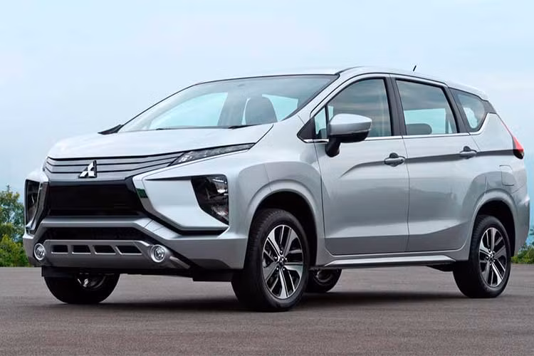 Mitsubishi Xpander được thiết kế dựa trên mẫu xe ý tưởng XM Concept, từng ra mắt thị trường Việt Nam tại triển lãm ô tô Việt Nam VMS 2017. Phiên bản Xpander sản xuất tại Indonesia có kích thước tổng thể dài x rộng x cao lần lượt là 4.475 x 1.750 x 1.700 mm. 