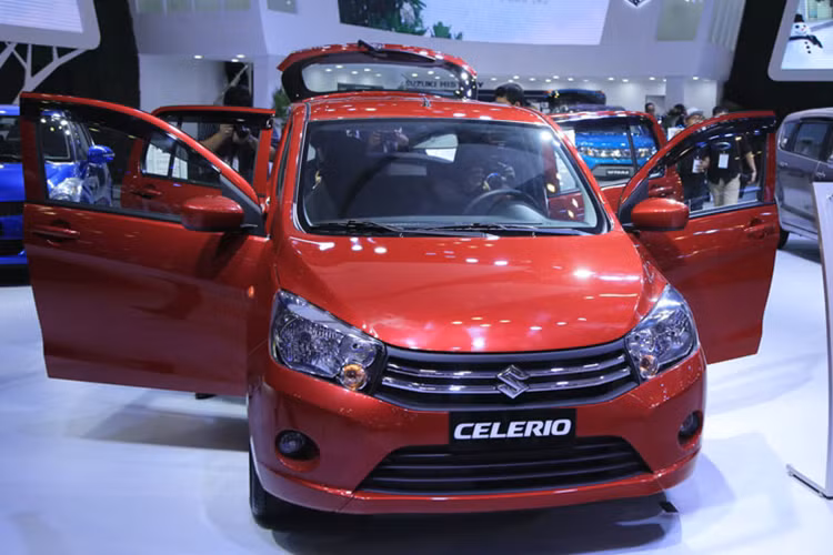 Ngoài ra, một yếu tố nữa sẽ khiến cho mẫu xe cỡ nhỏ của Suzuki tại tại thị trường ôtô Việt Nam gặp khó, bởi ngay khi mẫu xe này bán ra vẫn còn những đối thủ cùng phân khúc đáng gờm với mức giá cũng rẻ không kém, đó chính là Toyota Wigo và Chevrolet Spark mới. Vậy chúng ta hãy thử chờ xem, liệu Celerio có giúp Suzuki Việt Nam thoát ế?