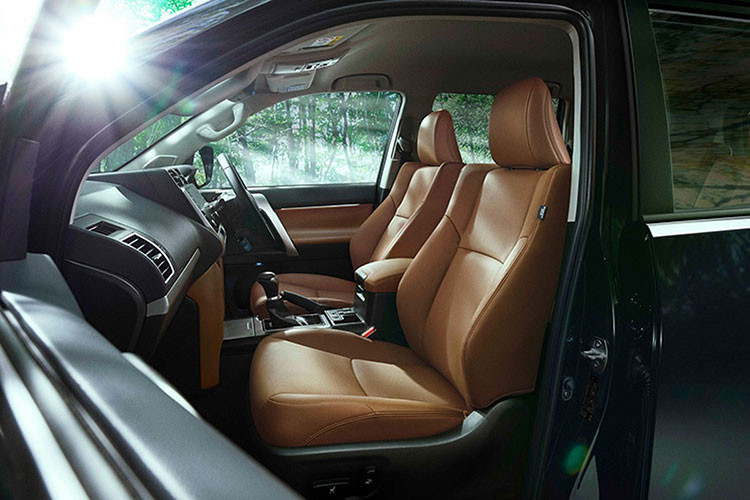 Ngoài ra, Toyota Land Cruiser Prado 2024 cũng có thể được bổ sung tùy chọn truyền động diesel. Bởi tại một số quốc gia, động cơ diesel vẫn được ưa chuộng.