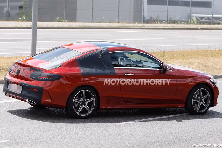 Tuy nhiên về cơ bản thì C-Class Coupe phiên bản mới đã có nhiều cải tiến so với người tiền nhiệm của mình.