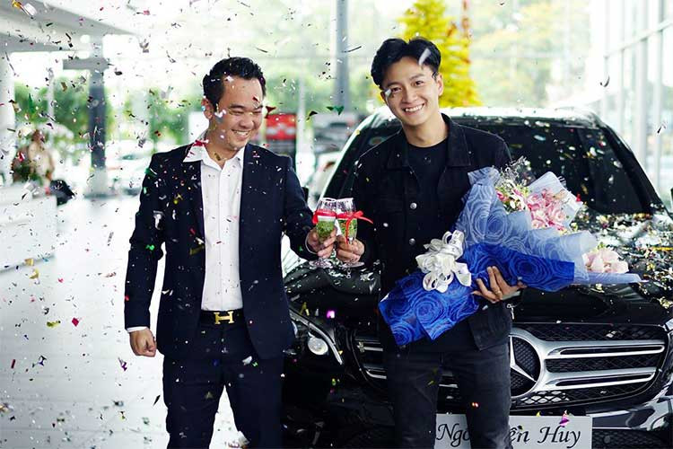 GLC có kích thước dài x rộng x cao tương ứng 4.656 x 1.890 x 2.870 (mm) tức là lớn hơn so với người tiền nhiệm GLK. Không những thế GLC còn có chiều dài cơ sở hơn BMW X3 tới 60 mm. Phần đầu của xe thiết kế nổi bật với lưới tản nhiệt thanh đôi nằm ngang, cụm đèn pha cỡ lớn tích hợp đèn chiếu sáng ban ngày dạng LED.