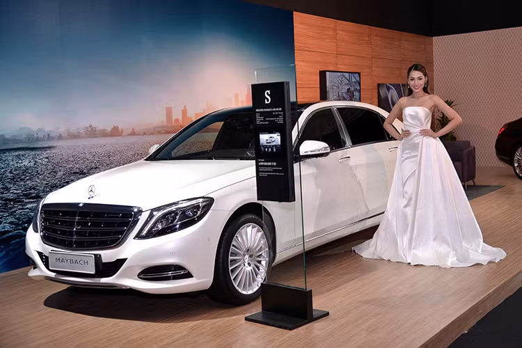 Được thành lập vào năm 1960, AMG đã chính thức trở thành một phần của Mercedes vào năm 2005. Ngày nay, gần như mọi dòng xe của Mercedes đều có ít nhất một phiên bản thể thao AMG. Tại Mercedes Fascination 2017, Mercedes Việt Nam cũng đã đem tới 2 chiếc GLE và C43 AMG Coupe, bên cạnh dòng CLA 45.