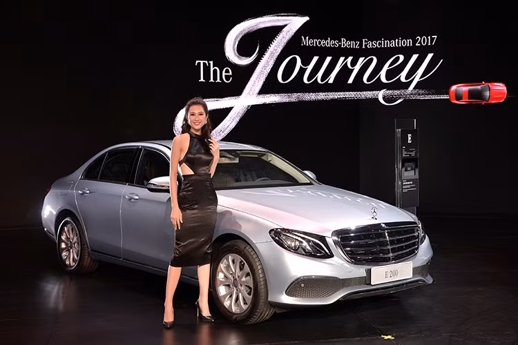 Năm nay, chi nhánh thể thao Mercedes-AMG sẽ kỷ niệm 50 năm thành lập. Đằng sau 3 chữ cái AMG là một câu chuyện về lòng đam mê và những chiến thắng lẫy lừng ở các đấu trường thể thao tốc độ. AMG chính là chữ viết tắt của hai nhà đồng sáng lập là Hans Werner Aufrecht (A), Erhard Melcher (M) và vùng Grobaspach của Đức (G) - nơi sinh của Aufrecht.