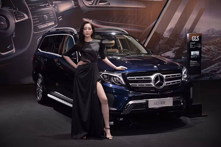 Mercedes-AMG 43 sử dụng động cơ V6 tăng áp kép, được hiệu chỉnh và nâng cấp bởi các kỹ sư của Mercedes-AMG, giúp nâng công suất lên mức 367 mã lực cùng sức kéo 520 Nm tại vòng tua dưới 2.000 vòng/phút. Ngoài ra, xe còn được trang bị hệ thống treo và ống xả thể thao của thương hiệu Mercedes-AMG.