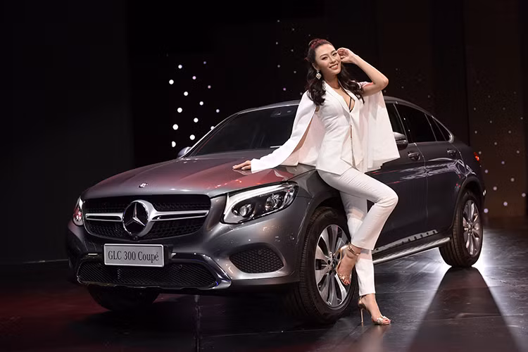 Triển lãm Mercedes-Benz Fascination lần thứ 7 sẽ diễn ra tại Cung Văn hóa Hữu nghị Việt Xô, Hà Nội từ ngày 5 - 9/7/2017. Với chủ đề “Hành trình cảm xúc” (The Journey), Mercedes-Benz Fascination 2017 hứa hẹn sẽ đưa khách tham quan đi qua nhiều cung bậc cảm xúc với những màn trình diễn đặc sắc mâng đậm chất Fascination.