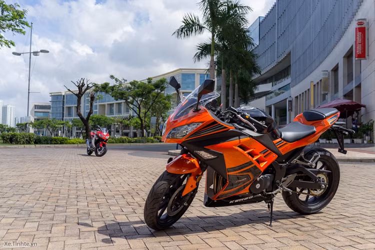 Theo hãng xe máy Trung Quốc - XGJAO, mẫu xe môtô thể thao RZ35 phiên bản mới này được định vị dành cho những người mới chơi xe môtô phân khối lớn. Mức giá của nó hiện đang được chào bán khoảng 50 triệu đồng và có đủ các mầu sắc cho người tiêu dùng lựa chọn.