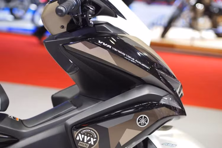 Nhà sản xuất Yamaha cũng khuyến cáo chủ sở hữu xe máy tay ga NVX không được tự ý thay thế giảm xóc bằng loại giảm xóc khác không chính hãng là cách làm không an toàn, Yamaha không khuyến khích và “không chịu trách nhiệm với các trường hợp xảy ra sự cố do tự ý thay đổi kết cấu ban đầu của sản phẩm”.