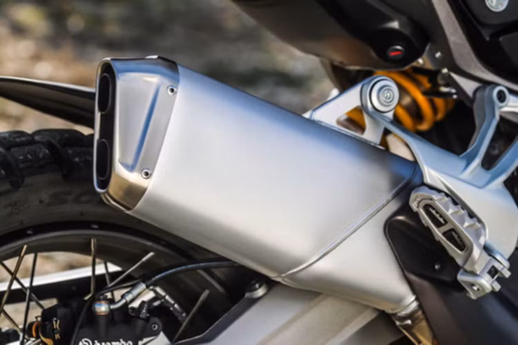 Khối động cơ L-Twin dung tích 1.262cc Testastretta DVT với hệ thống van biến thiên mang đến cho Multistrada 1260 Enduro mang đến cho xe công suất 158 mã lực và khả năng vận hành mượt mà ở dải tua máy thấp. Cải tiến này giúp người dùng không cần phải bận tâm nhiều đến việc chuyển số và tập trung tận hưởng con đường phía trước.