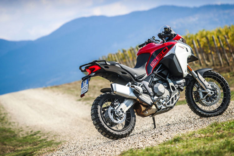 Multistrada 1260 Enduro 2019 là phiên bản offroad được phát triển từ mẫu Ducati Multistrada 1200 trước đây với một số nâng cấp nhằm cải thiện hiệu năng vận hành của xe trên những cung đường xấu và hỗn hợp.