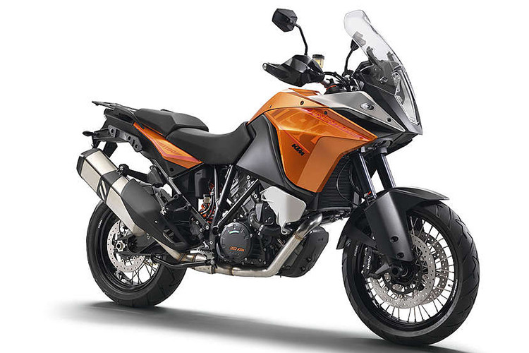 KTM 390 Adventure là phiên bản việt dã được hãng xe máy KTM phát triển từ Duke 390 đã 1 năm nay. Trong thời gian gần đây, rất nhiều hình ảnh KTM 390 Adventure chạy thử nghiệm trên đường phố đã được đăng tải, đây là dấu hiệu cho thấy KTM 390 Adventure đã sẵn sàng để được sản xuất hàng loạt sau khi vượt qua các bài kiểm tra và đánh giá khác nhau.