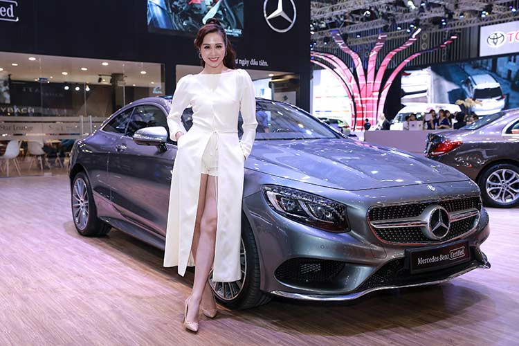 Đặc biệt, Khu vực trưng bày xe đã qua sử dụng Mercedes-Benz Certified sẽ được tích hợp ở khu trưng bày trong nhà như một mảng kinh doanh chiến lược của thương hiệu xe sang đình đám này tại thị trường ôtô Việt. 