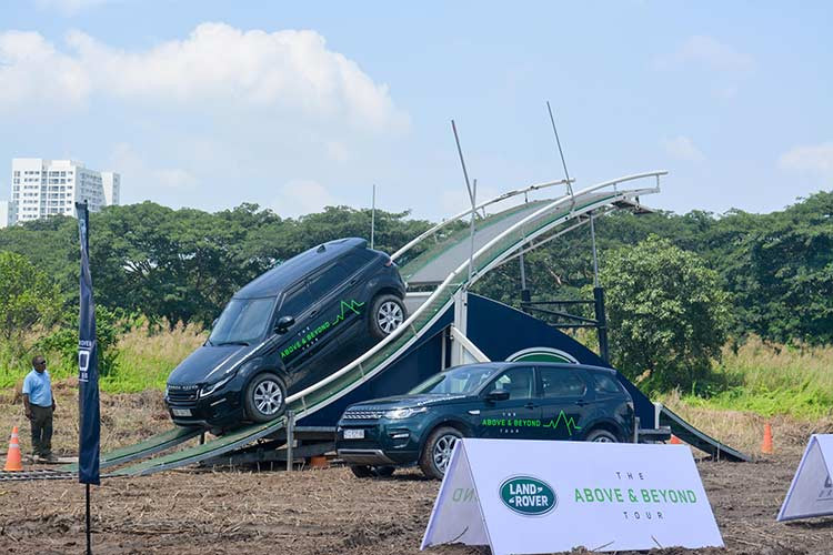 Cấp số 3 thấp tương đương với cấp số 1 cao và Hệ thống Kiểm soát Địa hình (All Terrain Progress Control) cho khả năng duy trì tốc độ xe ở vận tốc thấp dao động từ 2km/h đến 30km/h, người lái lúc này chỉ cần tập trung vào việc điều khiến xe và yên tâm vượt qua mọi loại địa hình khó khăn.