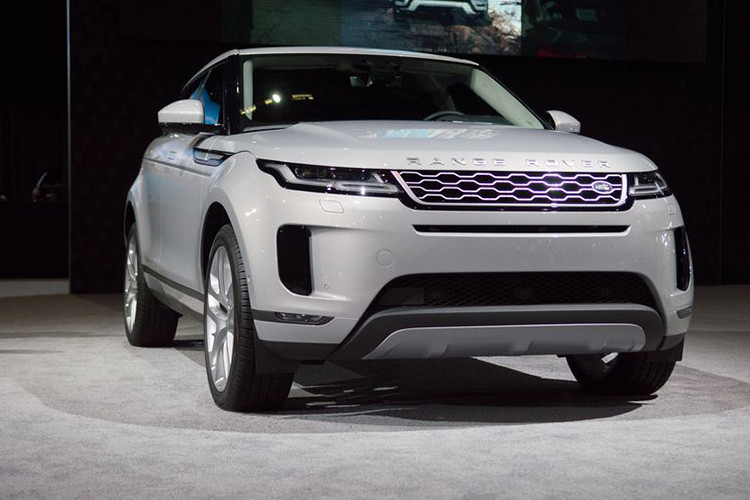 Sau khi chính thức trình làng vào cuối năm ngoái, mẫu SUV hạng sang Range Rover Evoque 2020 thế hệ thứ hai đã lần đầu tiên ra mắt công chúng của Mỹ trong triển lãm Ô tô Chicago 2019 đang diễn ra.