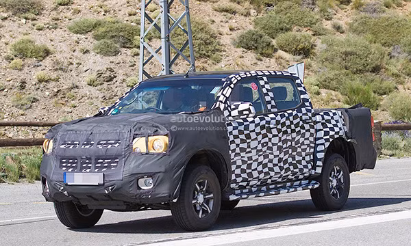 Chevrolet Colorado 2016 lo dien tren duong thu