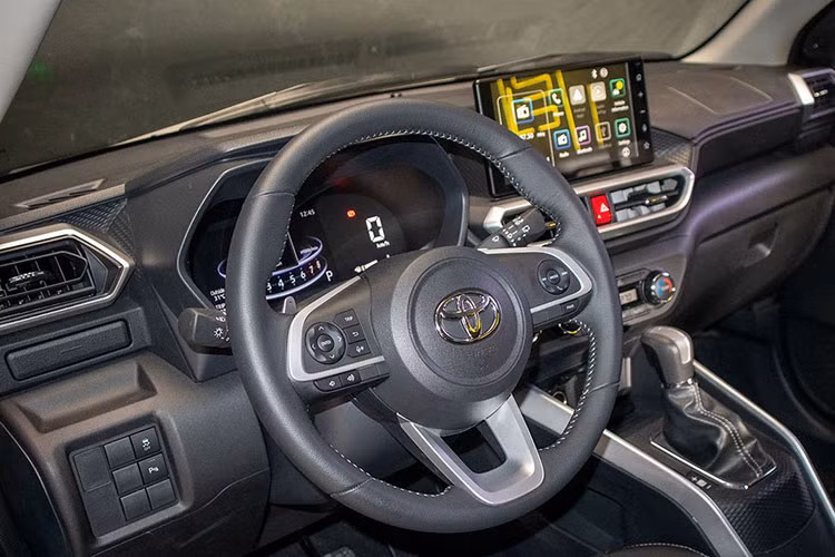 Khoang hành lý có dung tích lớn 369L, và khả năng tùy biến linh hoạt giúp tăng lên 1.133L khi gập phẳng hàng ghế sau, cùng 10 hộc chứa đồ tiện dụng đáp ứng đủ nhu cầu sử dụng đa dạng cho mọi hành khách. 