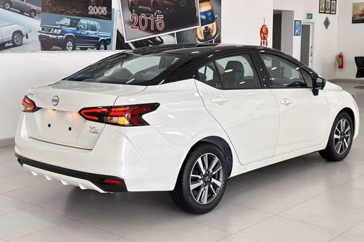 Công nghệ an toàn trên Nissan Almera 2024 được trang bị thêm hệ thống kiểm soát áp suất lốp (TPMS), hỗ trợ đèn pha tự động (HBA), cảnh báo chệch làn đường (LDW) và gói công nghệ Nissan 360 Safety Shield hoàn chỉnh trên bản cao cấp.