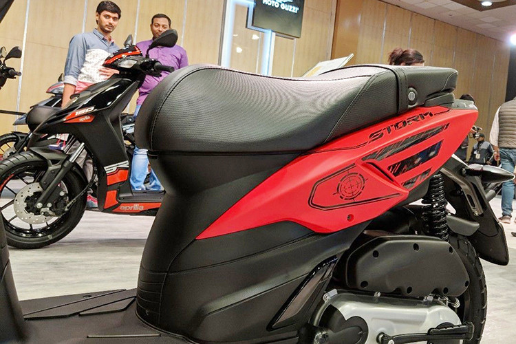 Aprilia Storm 125 được trang bị khối động cơ 124,49 phân khối, xy-lanh đơn, cung cấp công suất tối đa đa 9,51 mã lực tại tua máy 7.250 vòng/phút và mô-men xoắn cực đại 9,9Nm/6.250 vòng/phút. Đây được xem là một chiếc xe tay ga cỡ nhỏ khá mạnh mẽ trong phân khúc.