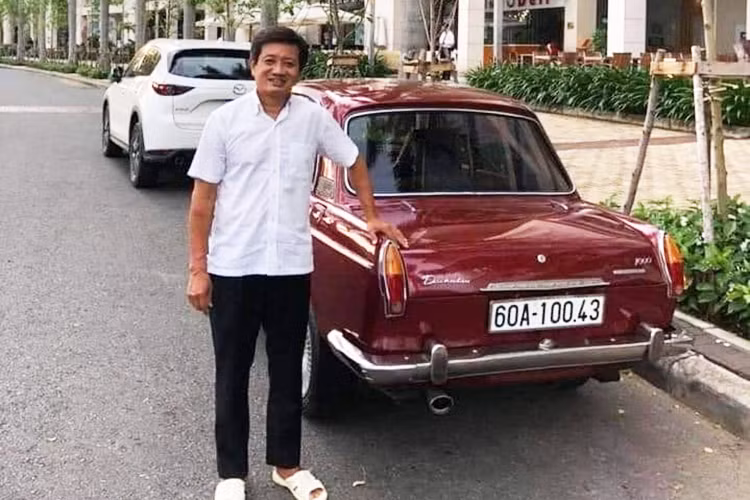 Mới đây, ông Đoàn Ngọc Hải - nguyên Phó chủ tịch UBND Quận 1, TP HCM - đã chia sẻ là muốn bán bộ sưu tập bao gồm 1 chiếc xe cổ Daihatsu Compagno Berlina 1000 và 4 chiếc áo của đội tuyển bóng đá Việt Nam có chữ ký của các cầu thủ để mua đất, xây thêm 1 ngôi nhà ở thành phố Huế cho bệnh nhân cũng như thân nhân người bệnh ở khi cần.