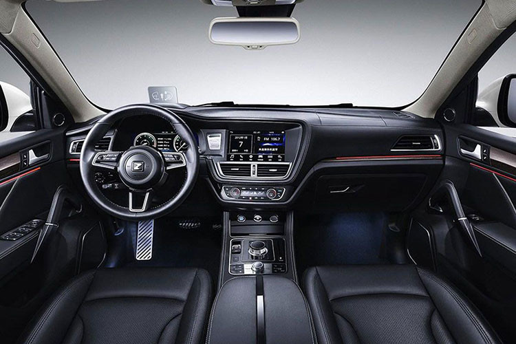 Tại thị trường Trung Quốc, Zotye T600 2019 có 2 phiên bản là 1.5T 6AT và 1.8T 7DCT. So với bản 1.5T 6AT, bản 1.8T 7DCT có một số điểm khác biệt về trang bị như nút bấm khởi động máy, mở cửa không cần chìa, kết nối với điện thoại thông minh, camera lùi hay phanh đỗ xe điện tử.