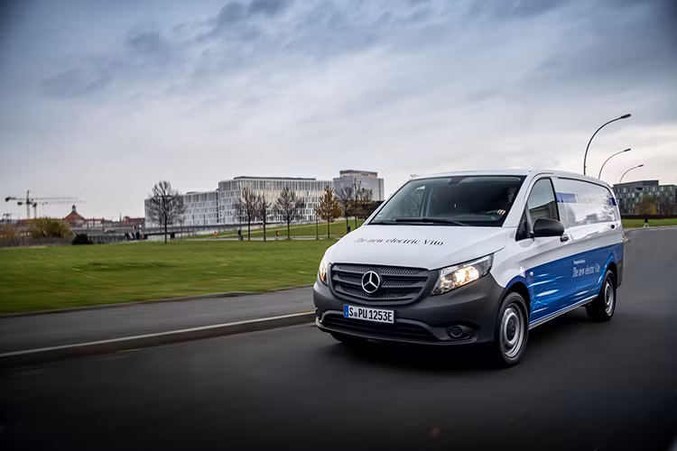 Sau eVito, Mercedes-Benz sẽ ra mắt mẫu eSprinter vào năm 2019, tiếp theo là phiên bản chạy điện hoàn toàn của mẫu Citan, là mẫu xe chia sẻ khung gầm với chiếc Renault Kangoo. Mẫu xe tải nhẹ của Pháp này trang bị hệ truyền động điện và có thể chạy được quãng đường lên tới 274km.