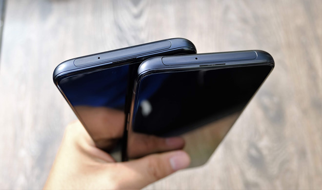 Mic thu âm được tích hợp ở cạnh trên của cụm camera trượt. Trong khi đó, jack tai nghe, mic thu âm thứ 2, cổng USB Type-C và loa ngoài được đặt dưới cạnh đáy. Bộ đôi Reno 10x Zoom và Reno chuẩn có dung lượng pin lần lượt là 4.065 mAh và 3.765 mAh. Cả hai đều được trang bị công nghệ sạc nhanh VOOC 3.0 độc quyền của nhà sản xuất.