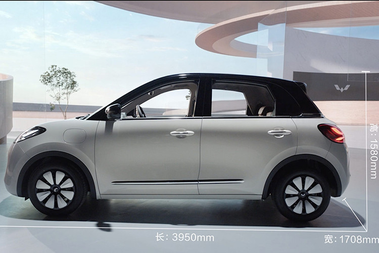 Được áp dụng phong cách thiết kế tròn trịa và mềm mại, Wuling BinguoEV sở hữu ngoại hình khá hoài cổ. Bên cạnh đó, mẫu ôtô điện Trung Quốc này còn khiến người ta liên tưởng đến xe sang Porsche.