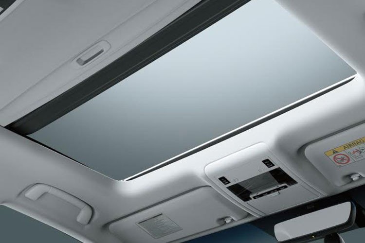 Phiên bản mới nhất của Toyota Land Cruiser sẽ vẫn được trang bị hệ thống cảnh báo áp suất lốp (TIPW) nhằm theo dõi áp suất không khí trong lốp xe và cảnh báo đến tài xế khi phát hiện lốp xe bị xì hơi.